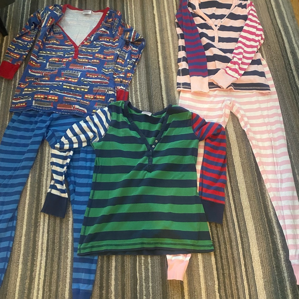 Hanna Andersson Womens pajamas. 5 Pieces
